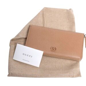 Authentic Gucci GG Marmont Tan Pebbled Leather Like New Zip-Around Wallet
